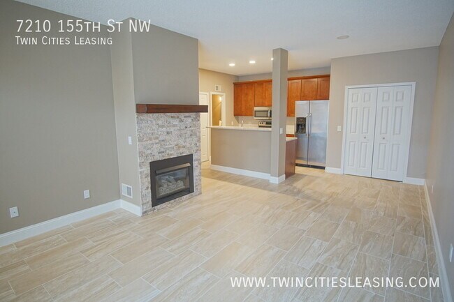 Building Photo - Like New, Completely Remodeled Townhouse -...