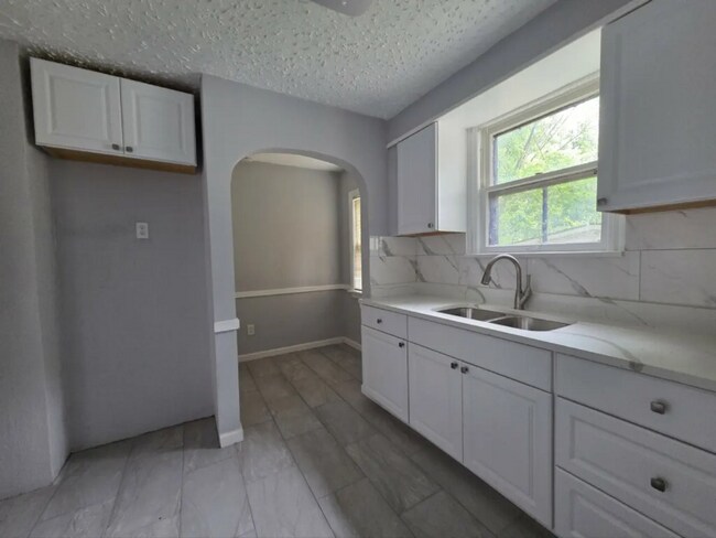 Building Photo - 2061 Staunton Rd