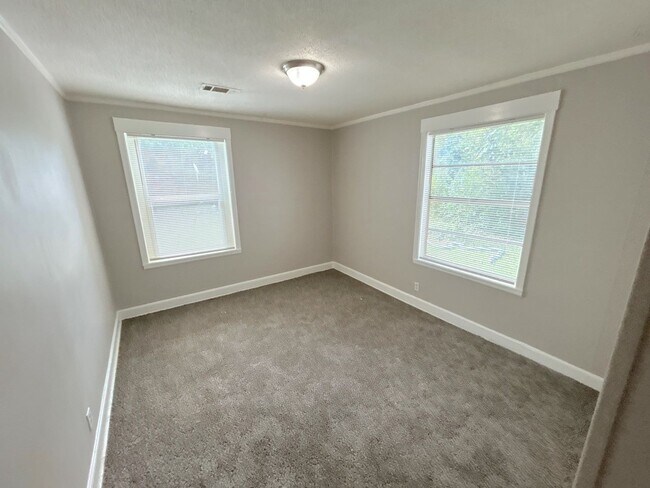 Foto del edificio - 1018 McEvers Cir