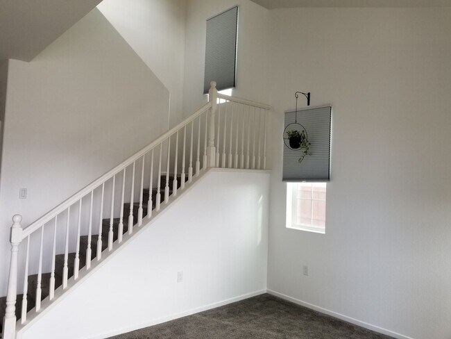 Building Photo - 4 Bedroom Home in Imperial