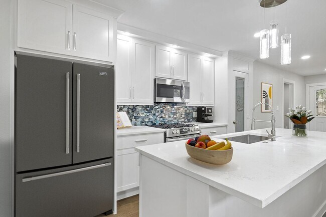 Foto del edificio - Stunning North Oak Cliff home with shaded ...