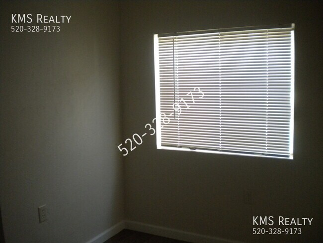 Foto del edificio - 16835 W Greenwald St