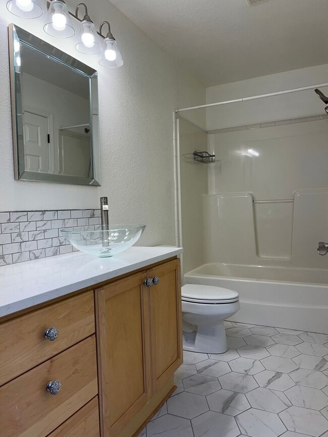 Foto del edificio - 437 Harris Ln