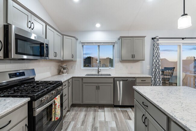 Foto del edificio - 3 bed, 2 bath home built in 2023