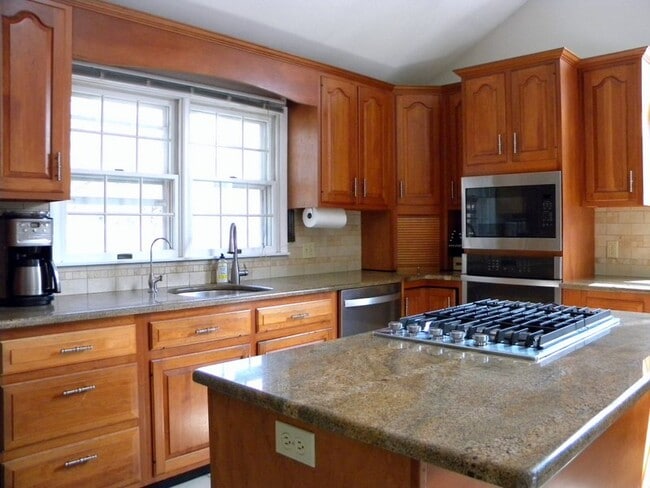 Foto del edificio - 40 Long Meadow Rd