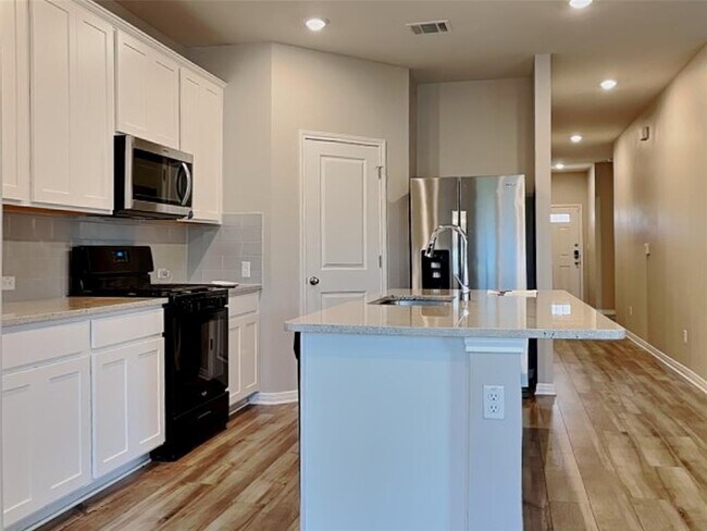 Foto del edificio - 11803 Copperstone Ave