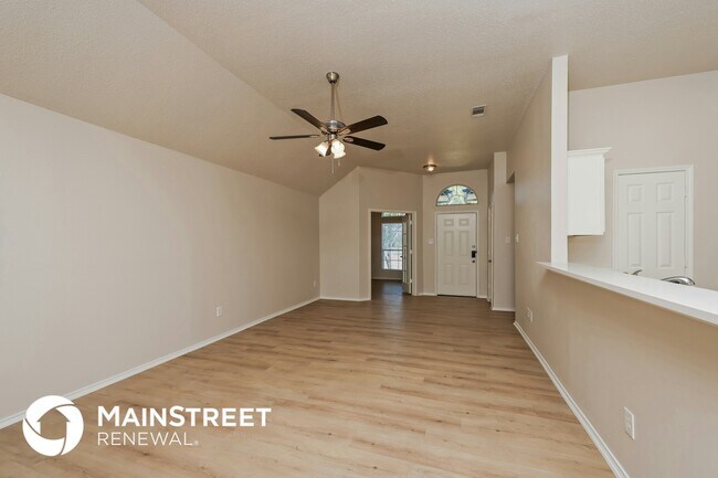 Foto del edificio - 328 Willow Creek Dr