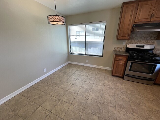 Building Photo - 3 + 2.5 Charming Townhome in Desirable Val...