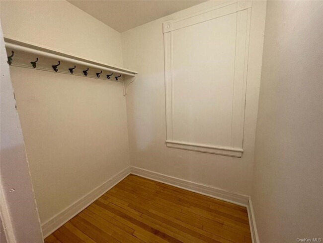 Building Photo - 22 Cozzens Ave