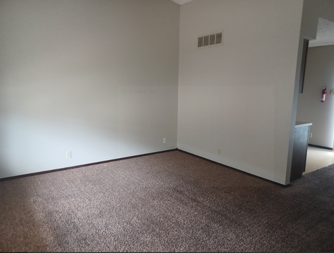 Building Photo - 1302 E Selma St