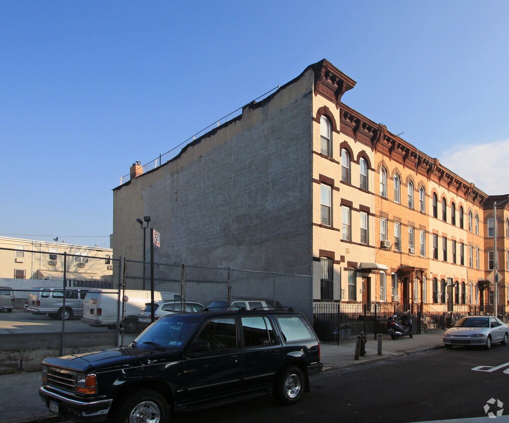 Building Photo - 613 Hart St