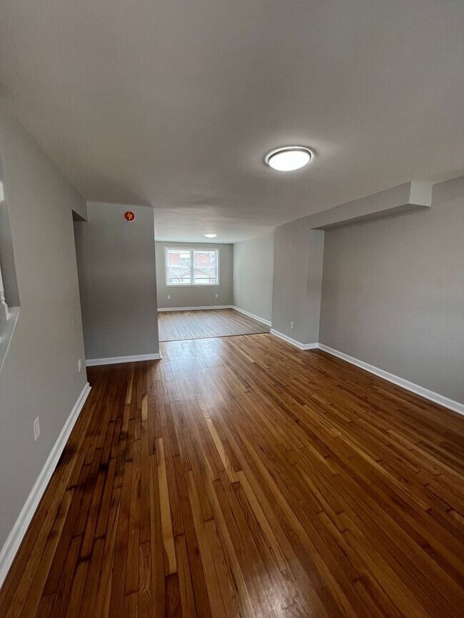 Foto del edificio - 3 Bedroom Townhome with Parking
