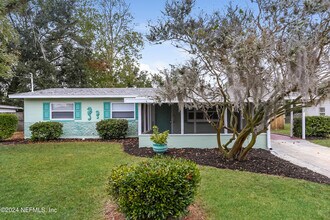 Building Photo - 303 Renne Dr N