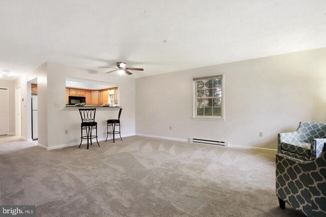 Building Photo - 980 W Irvin Ave