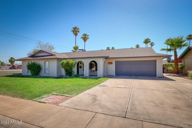 Building Photo - 3305 S Holbrook Ln