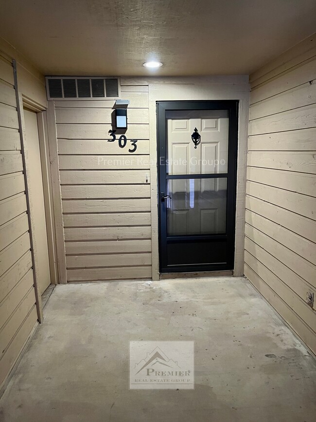Building Photo - 144 W Rockrimmon Blvd