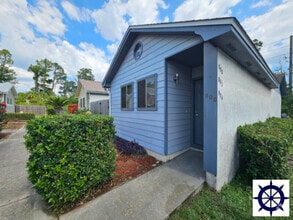 Building Photo - 800 Premier Dr
