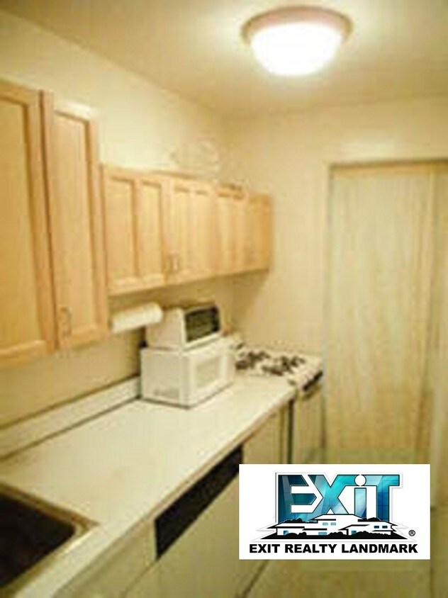 Primary Photo - 21 Sutton Pl