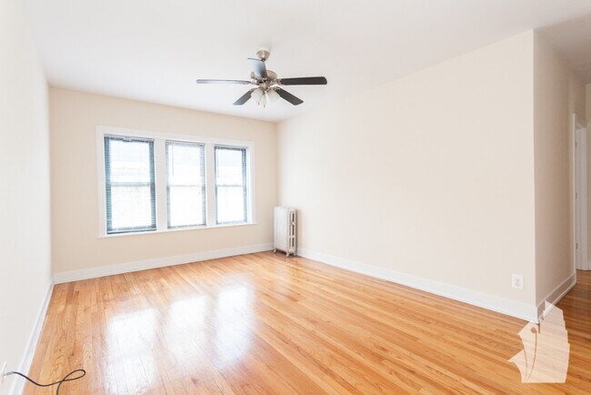 Building Photo - 4841 N Wolcott Ave