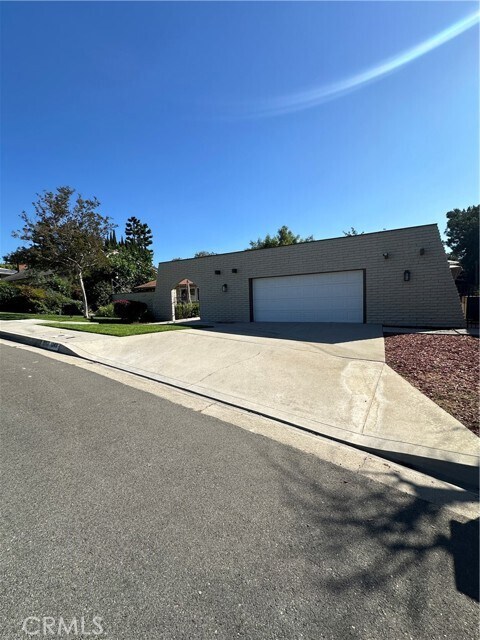 Building Photo - 1243 S Sandy Hill Dr