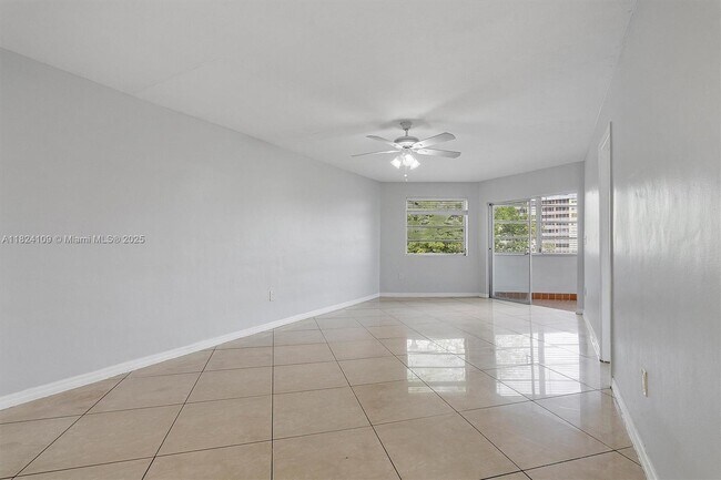 Foto del edificio - 1671 NE Miami Gardens Dr