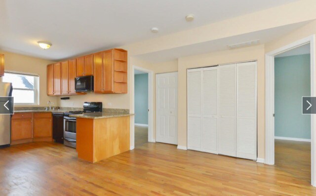 Building Photo - 1643 W Lunt Ave