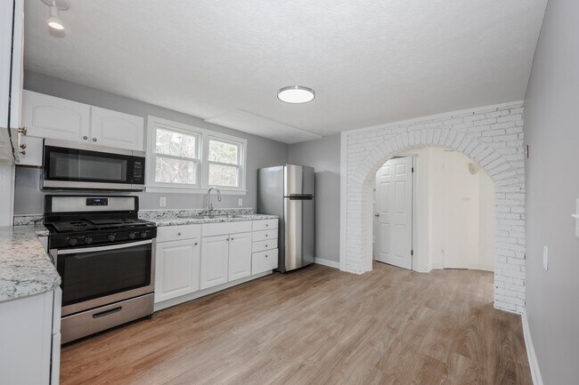 Foto del edificio - 2 Gamache Rd