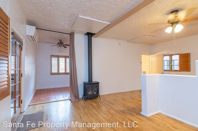 Building Photo - 447 Cerrillos Rd