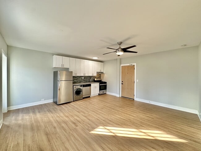 Building Photo - 735 Judson Ave