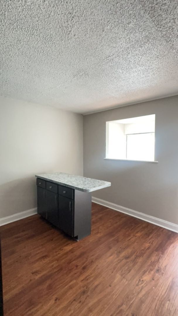 Building Photo - University Towers- 1bd/1ba Apartment Available for Fall 2026!