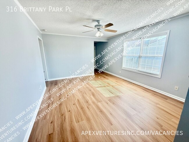 Foto del edificio - 316 Brittany Park Pl