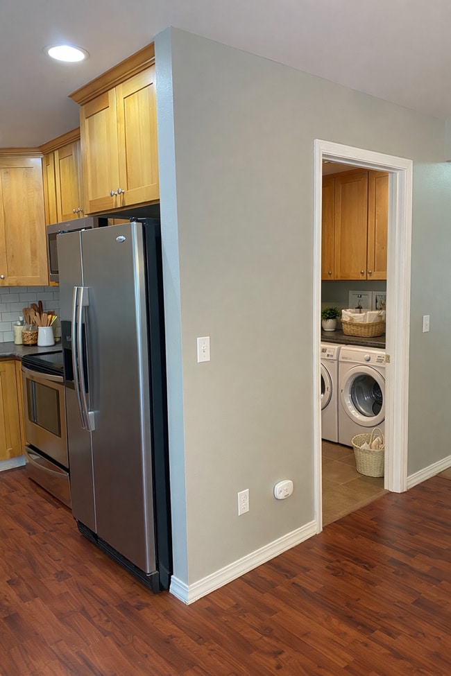 Building Photo - Moul309 (CWP)