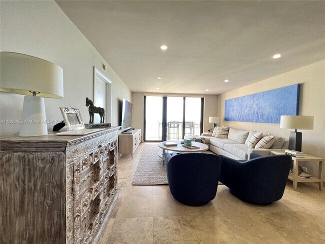 Foto del edificio - 1111 Crandon Blvd