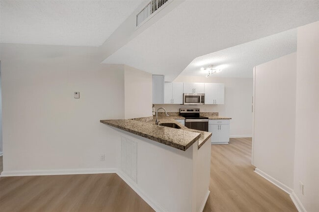 Foto del edificio - 8977 Wiles Rd