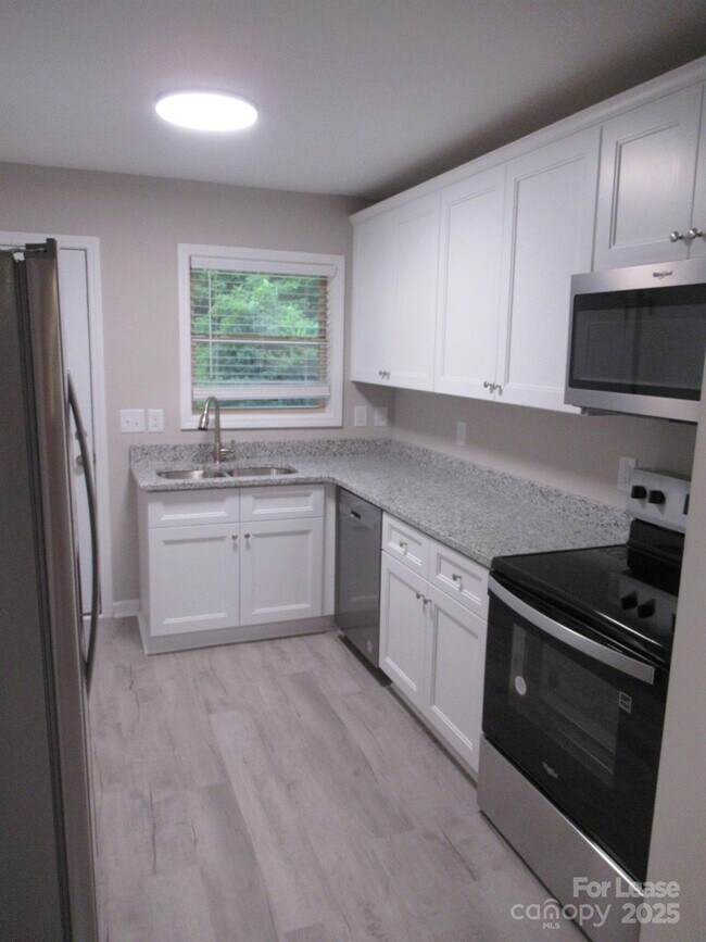 Foto del edificio - 1735 River Rd