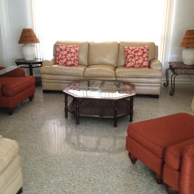 Foto del edificio - 6034 Linneal Beach Dr