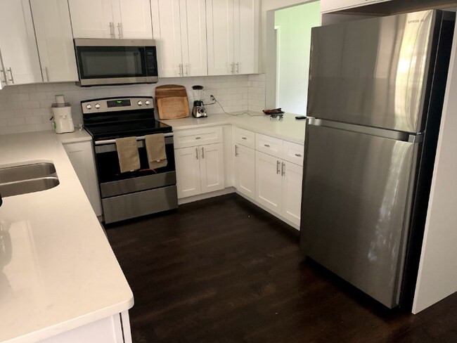 Building Photo - 911 Kings Canyon Dr