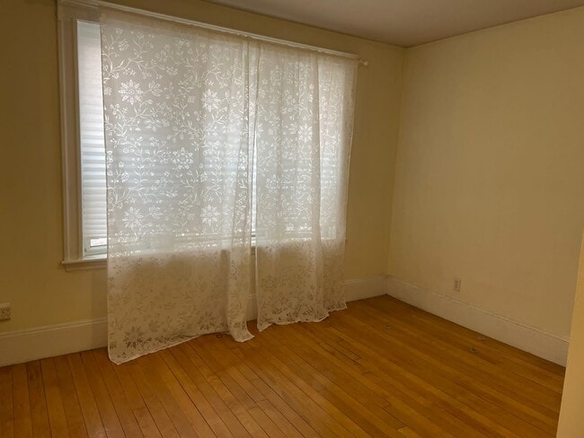 Building Photo - 48 Inman St