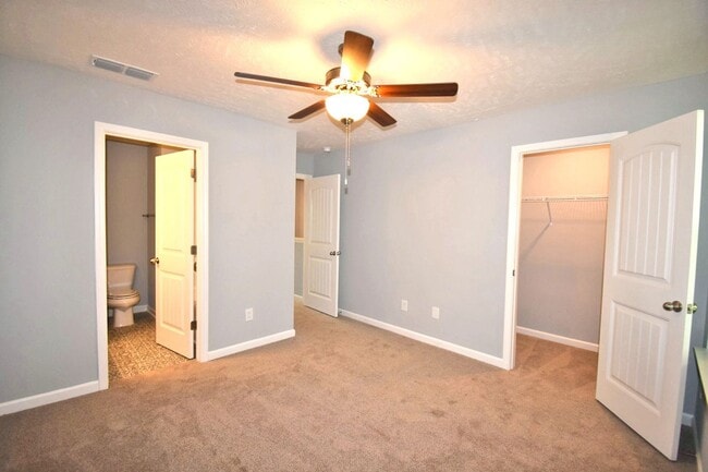 Building Photo - Wonderful 2BR/2.5BA Mboro townhome- 1 mile...
