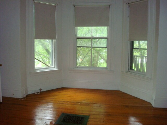 Building Photo - 337 Central St
