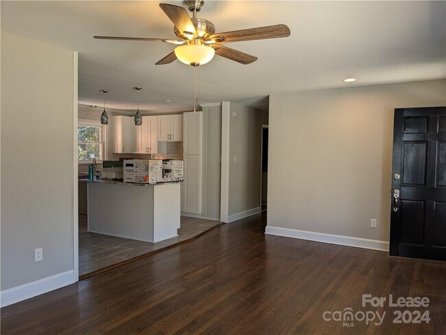 Foto del edificio - 354 Fieldstone Rd