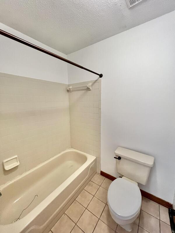 Foto del edificio - 413 Primrose Cir