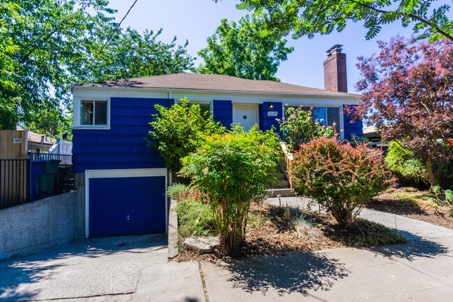 Building Photo - 2bd/1.75ba Seattle House