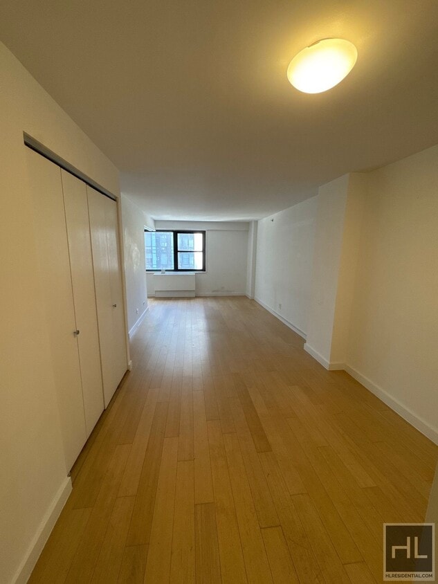 Primary Photo - East 39th Street