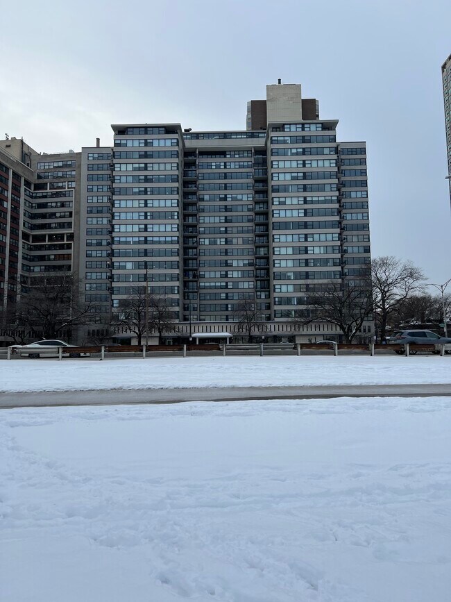 Building Photo - 3430 N Lake Shore Dr