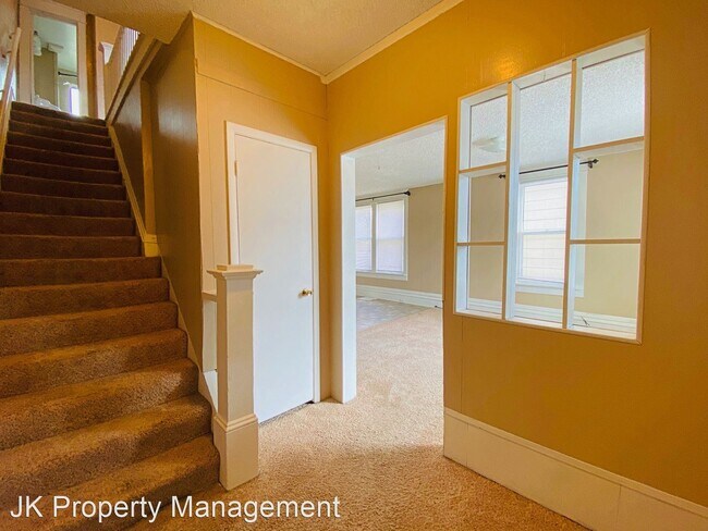 Building Photo - 909 5th Ave N