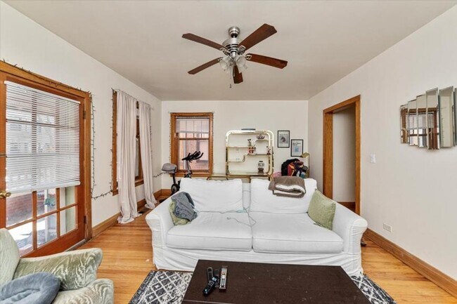 Foto del edificio - 3 bedroom in Chicago IL 60640