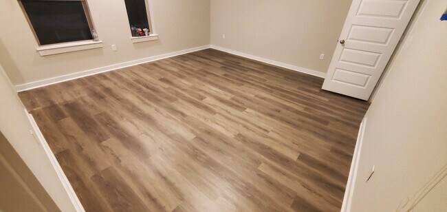 Foto del edificio - 1404 Zephyr Ln