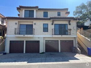 Building Photo - 4732 Hillcrest Ave