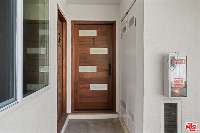 Foto del edificio - 420 S Sepulveda Blvd